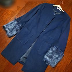 Ladies Coat. Size M