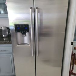 Refrigerator 