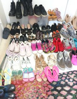 Tenis  Zapatos Para Adultos Y Niños Y Unas Botas Para Trabajo 