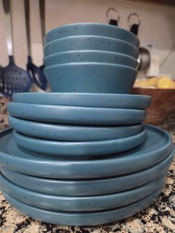 Dinnerware dish set 12 piece