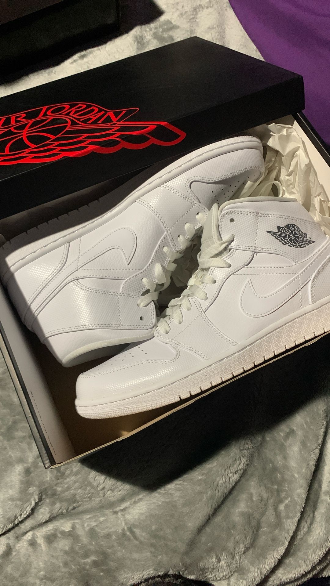 Nike Air Jordan 1 Mid Triple White