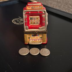 Lucky 7 Slot Machine with Coin Trinkets Porcelain Hinged Box Box 5D