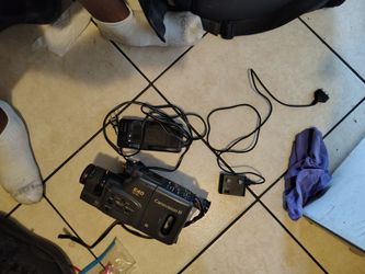 Canon e40 canovision camcorder ( I do not know if it works just trying to sell it)