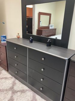 8 Drawer Compressed Wood Dresser