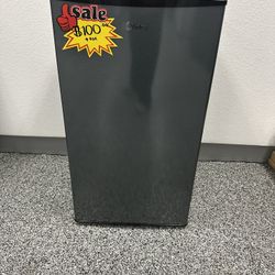 Midea Mini Fridge 