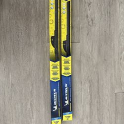 Brand New Windshield Wiper 18CM And 22CM 
