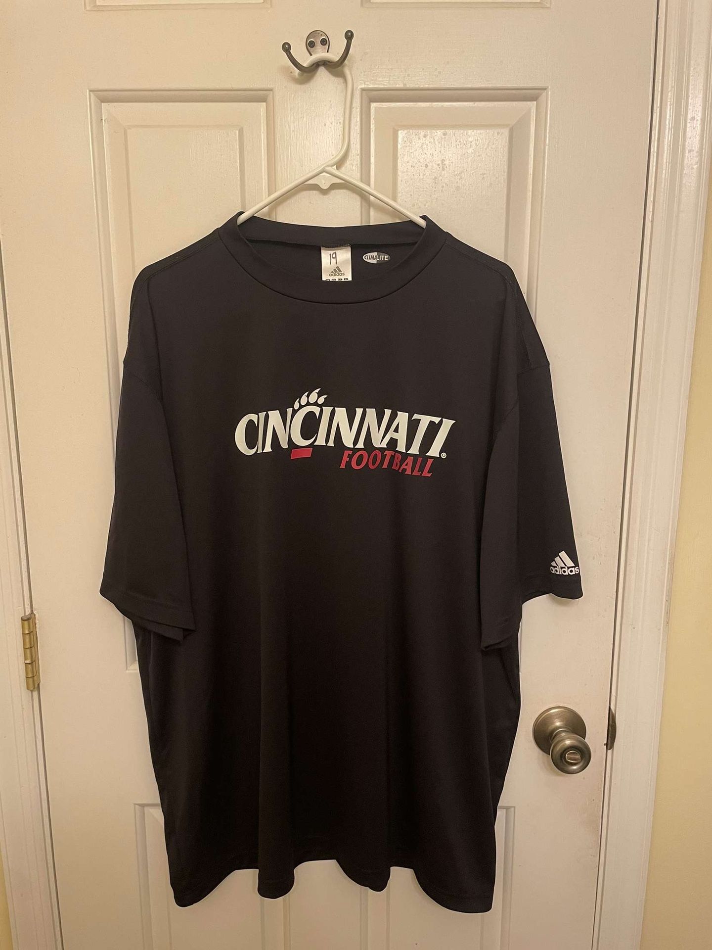 Cincinnati Bearcats Adidas 2009 Orange Bowl Y2K College Football T-Shirt