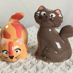 Kitty Kittens Orange Tabby And Brown Cat Salt And Pepper Shakers Set 3.5 tall