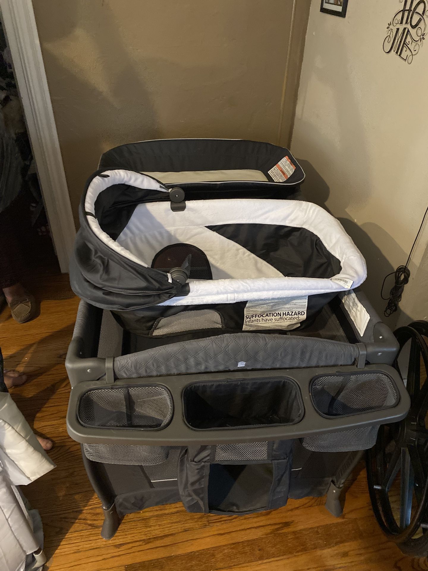 Pamobabe Pack N Play/Changer/Sleeper