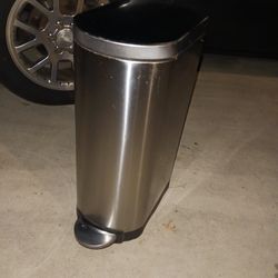 SIMPLE HUMAN EX LARG STEP OPEN TRASH BIN WITH REMOVABLE BIN INSIDE PAID 119 IN GREAT CONDITION AN CLEAN 22 FIRM