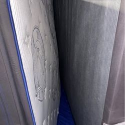 QUEEN BED MATTRESS AND BOX SPRING 