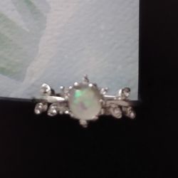 BRAND NEW IN PACKAGE WOMEN'S FIRE OPAL LEAF CRYSTAL SILVER RING SIZE 9