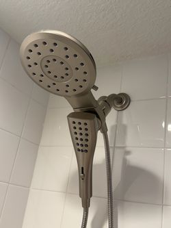 Moen Verso Magnetix 8.0 -Spray Chrome 7-in Round Rain Shower Head with Handheld Combo 1.75 GPM