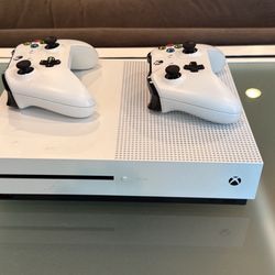 Xbox One Seris S (included 2 controllers)