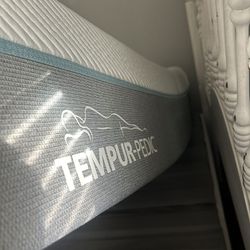Tempur-pedic Queen Size Memory Foam Mattress