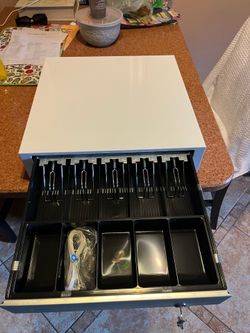Clover 16.5x16.5x4 new cash box with both keys and computer hook ups