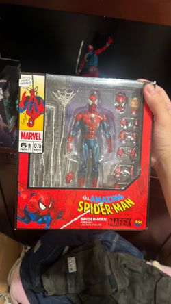 mafex spiderman 075