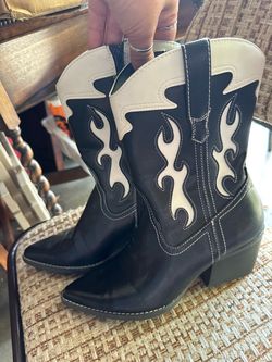 Black and white cowboy boots size 7 1/2