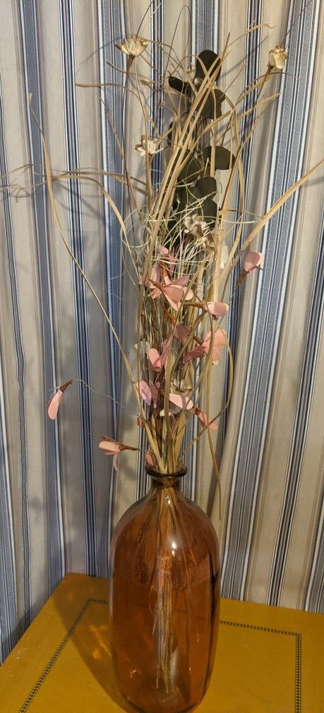 Flower Vase, USED, glass vase 16 in tall, with flowers is 42 inch, Exxon 2428 E Lamar Alex Pkwy Maryville