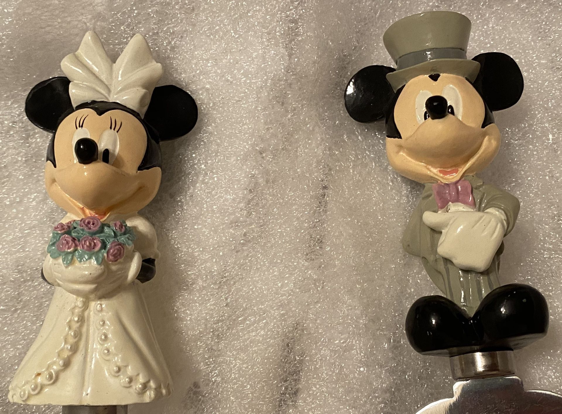 Mickey and Minnie cake servers