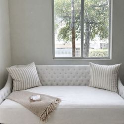  RH Style Tufted Daybed / Sofa – Cream Upholstery Like New