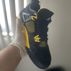 Jordan 4 Thunders