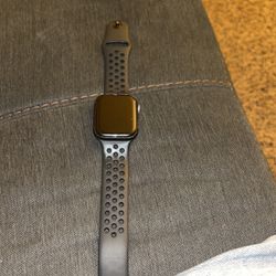 Nike Apple Watch Series 4