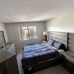 6 Queen Sized Bedroom Set