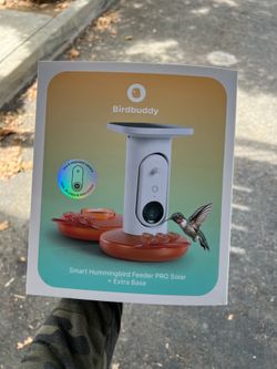 Birdbuddy Pro Smart Hummingbird Feeder, smart bird feeder, solar bird feeder, bird feeder camera
