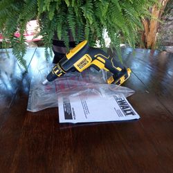 DeWalt.  20v New.  XR.   Screwgun.   Brushless.  Motor.    W/ Clip
