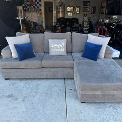 amazing conditions living spaces sectional couch !!