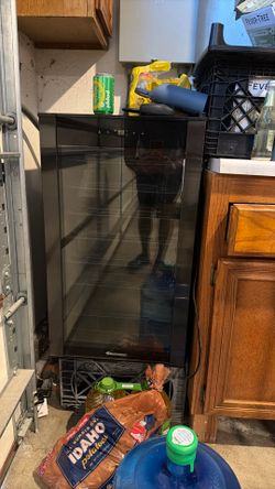 Stainless Steel Wine Fridge – Works Great • Wine Refrigerator – Wine Cooler – Excellent Condition