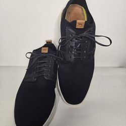 Wolf & Shepherd Swiftknit Lace Up Sneakers Sz 9