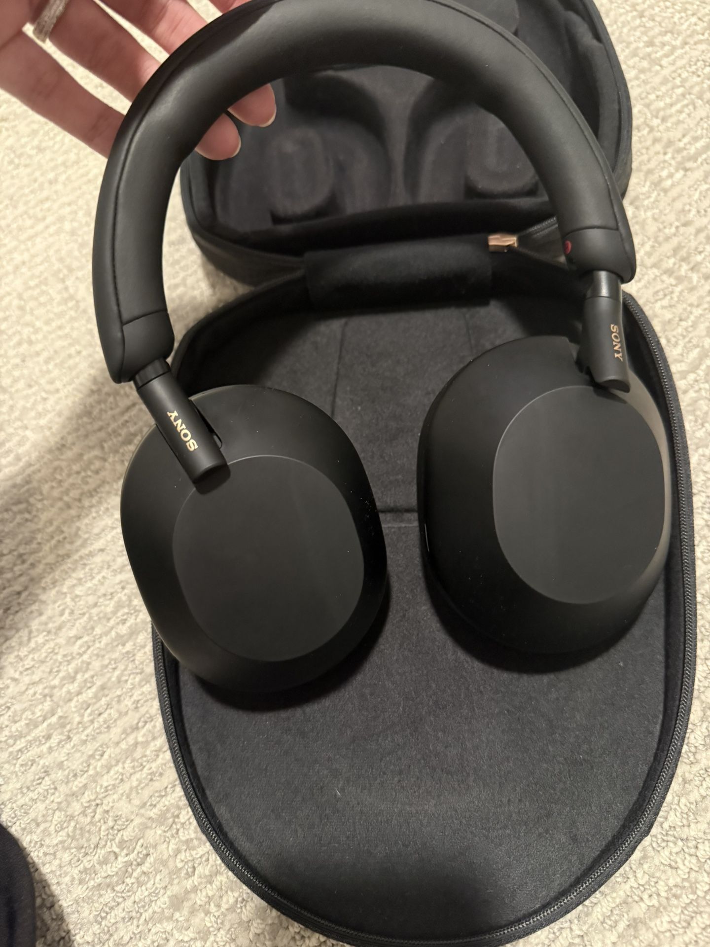 Sony headphones 1000XM5
