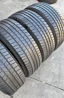 245/70/17 Michelin 📍📍 Vendo un set de llantas con 80% de vida las 4 📍🌟