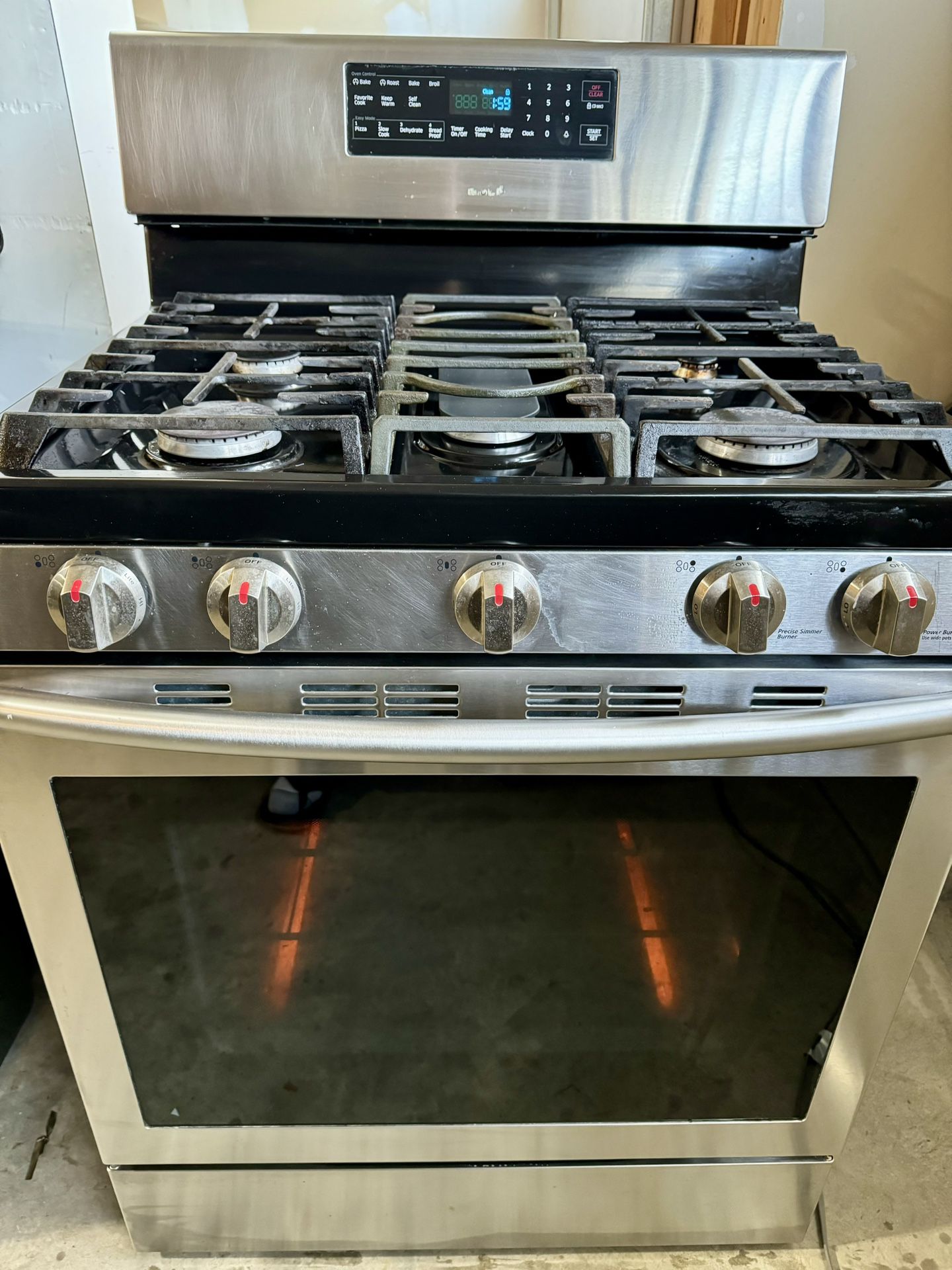 Samsung 30-in 5 Burners Gas Range Convection Oven