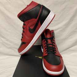 Nike Air Jordan 1 Mid Reverse Bred Size 13 