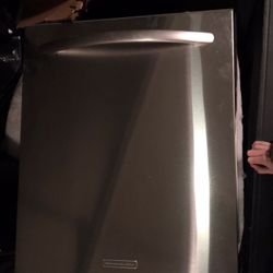 KitchenAid Dishwasher Excellent Condition Retail $1100