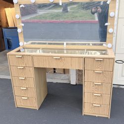 ✨Brand New 11-Drawer Fluted Vanity Desk✨