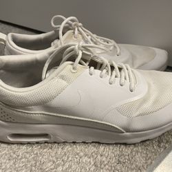 Nike Women’s White Shoe Size 9