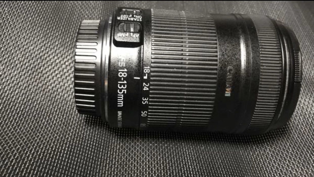 Canon EFS 18-135 camera lens just a little dusty was never really used so like new