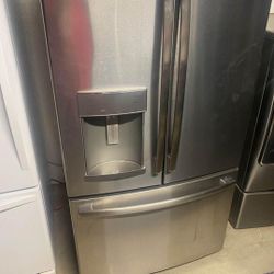 GE stainless Steel Refrigerator 