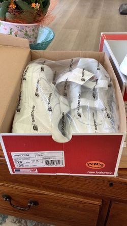 New Men’s 13 2E New Balance Leather Walking Shoes
