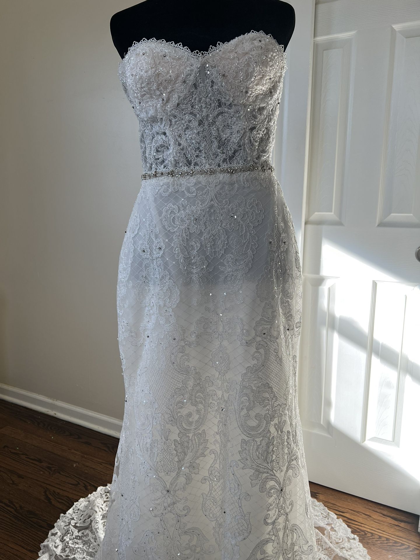 Never Worn wedding Dress