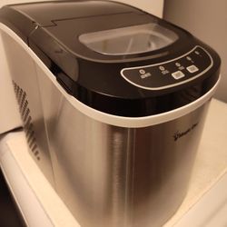 Magic Chef 27 lb Countertop Stainless Steel Ice Maker 