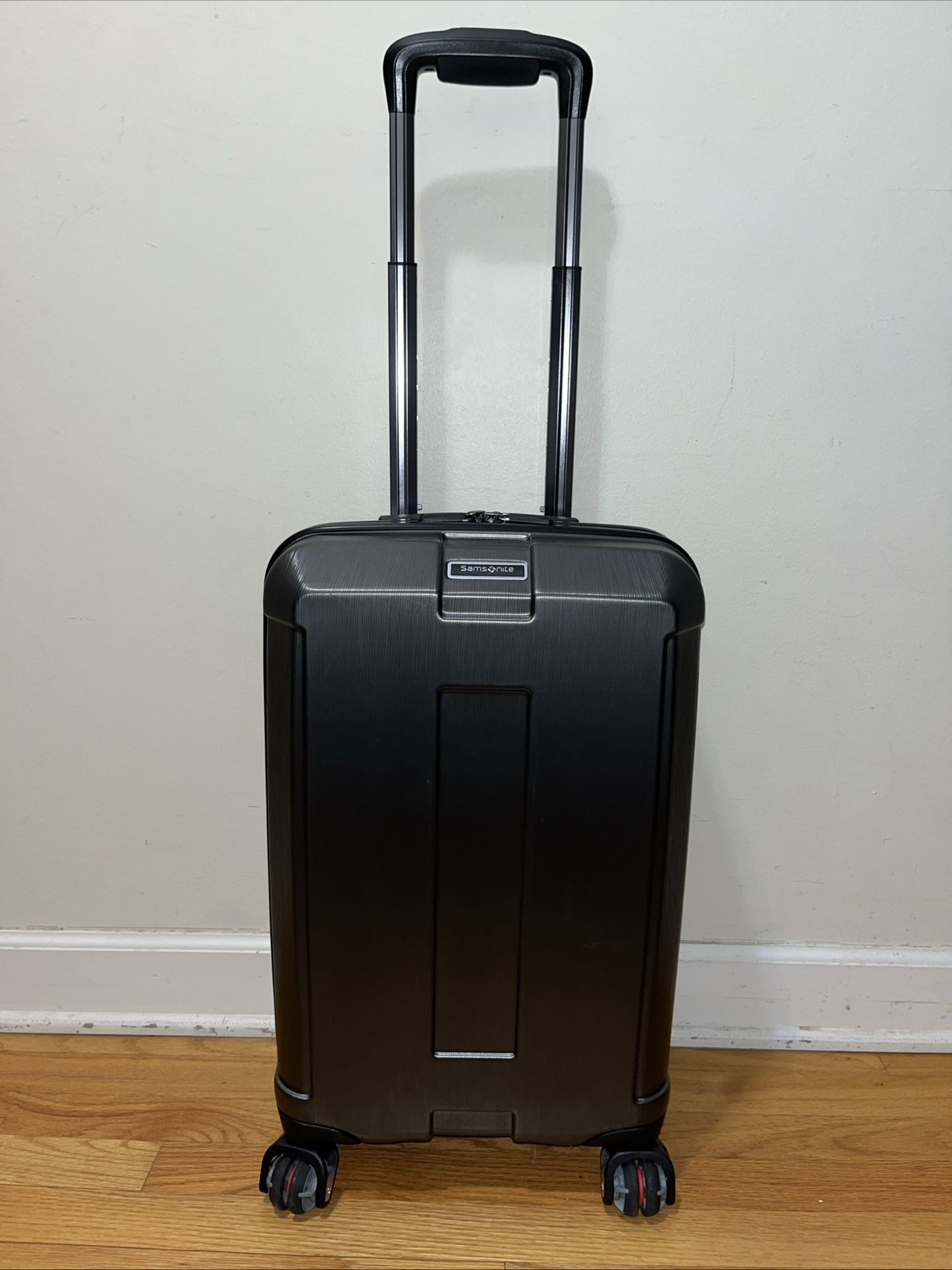 Samsonite Carbon Elite 21.5” Carry-on Spinner- Dark Gray, LIKE NEW!
