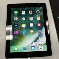 iPad 4th Generation W/ Apple Wireless Keyboard 