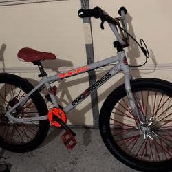 GT Pro Series Wheelie Bike 