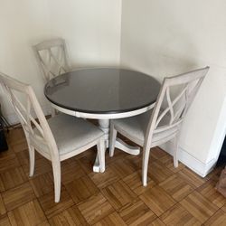 Round Dinner Table With Chairs 