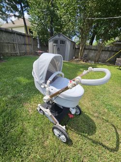 Hot Mom Stroller And Bassinet